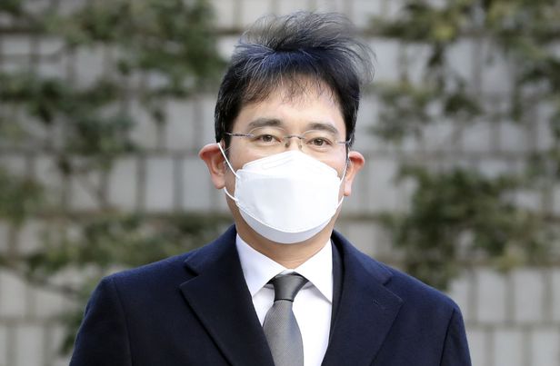 이재용 삼성전자 부회장이 30일 오후 서울 서초구 서울고등법원에서 열린 국정농단 관련 파기환송심 10차 공판에 출석하고 있다. /조선DB