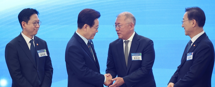 현대차, 새만금에 9조 투자…AI·로봇·수소 '미래산업 기지' 구축