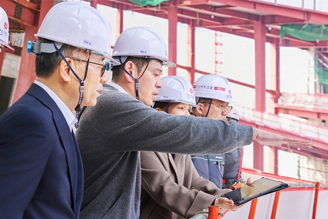 정용진, '스타필드 청라' 현장 점검…