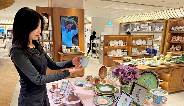 백화점 3사 봄세일 시작…롯데·신세계·현대 싸게 사는법?