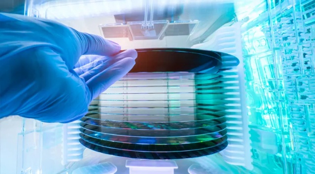 AI 전쟁의 새 격전지 '광통신'…260억달러 시장 열린다