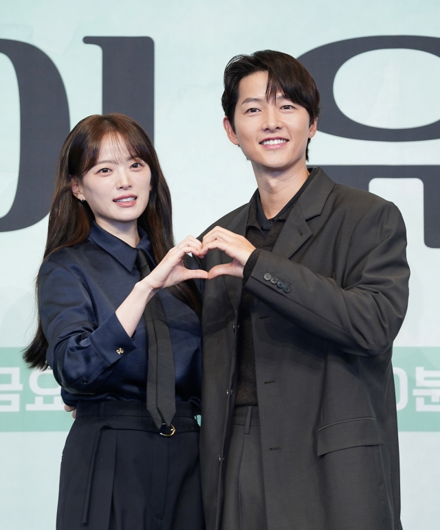 [종합] '로맨스킹' 송중기X'멜로가 체질' 천우희의 믿고 보는 케미, '마이 유스'