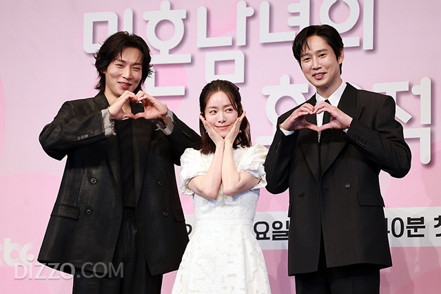 [종합] '미혼남녀의 효율적 만남' 한지민 