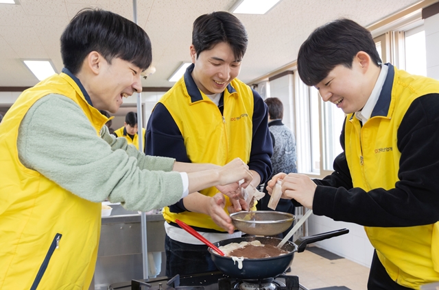 HDC현산, 신입사원과 함께 아동 간식 만들기·배달 봉사활동 