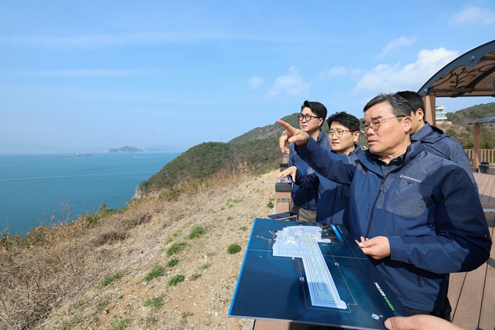 대우건설 김보현 대표이사, 가덕도신공항 예정지 직접 점검...발주처 면담 실시