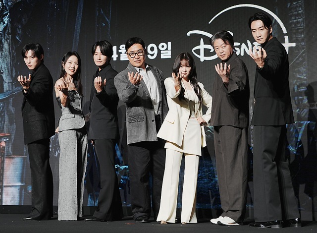 민낯에 더 선명해진 금 1톤의 욕망…'첫 누아르' 박보영→김성철X이광수X문정희 '골드랜드' [종합]